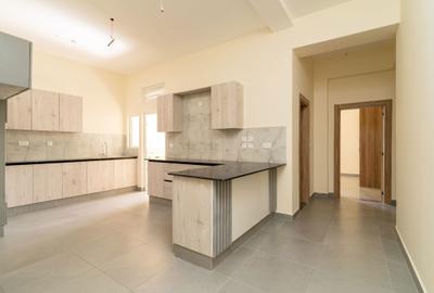 3 Bed Apartment with En Suite in Parklands