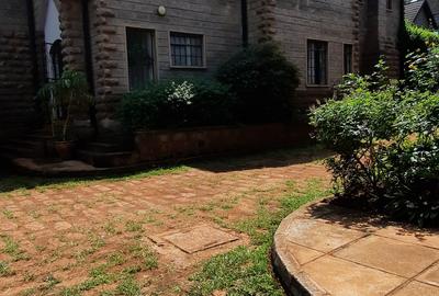 5 Bed Townhouse with En Suite in Lavington