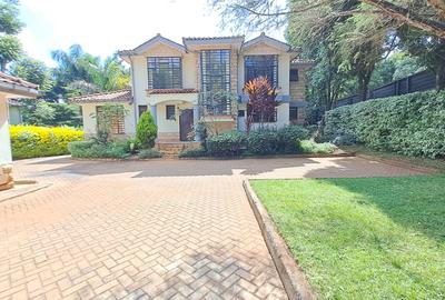 4 Bed Villa with En Suite in Nyari