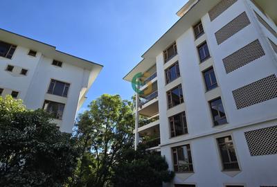 3 Bed Apartment with En Suite in Riverside