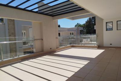 6 Bed Townhouse with En Suite in Lavington - 3