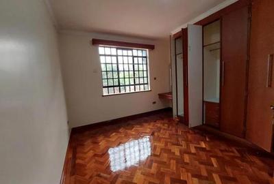 5 Bed Townhouse with En Suite at Lavington