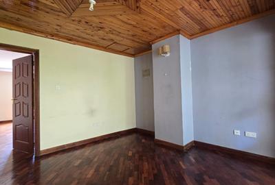 5 Bed House with En Suite in Lavington - 3