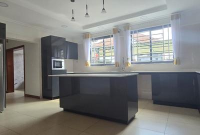 5 Bed Townhouse with En Suite in Kiambu Road