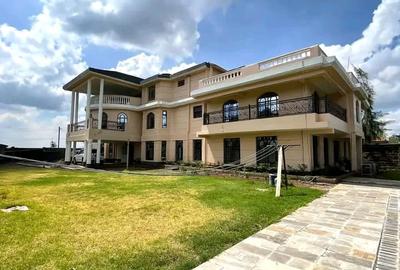 10 Bed Villa with En Suite at Hillcrest