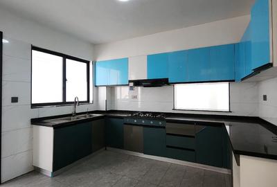 4 Bed Apartment with En Suite in Kileleshwa - 4