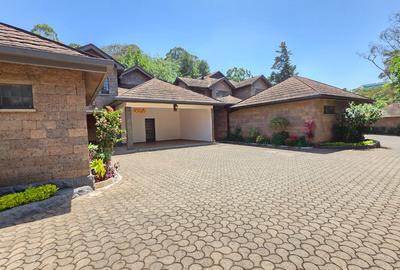 4 Bed Townhouse with En Suite in Spring Valley - 2