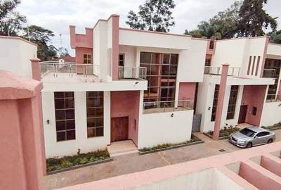 5 Bed Townhouse with En Suite at Lavingtone