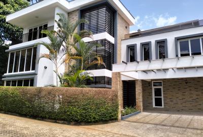 5 Bed Townhouse with En Suite in Lavington