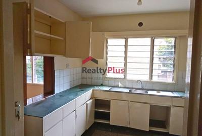 3 Bed Apartment with En Suite in Kilimani