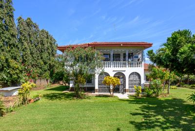 4 Bed Townhouse with En Suite at Beach Road