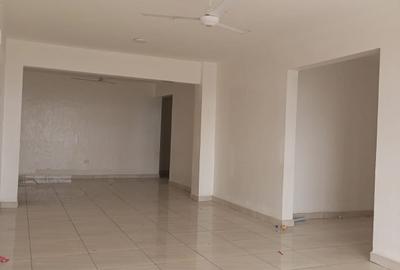 Serviced 3 Bed Apartment with En Suite at Leisure