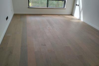 5 Bed Townhouse with En Suite in Lavington - 2