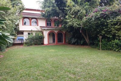 5 Bed House with En Suite at Lavington