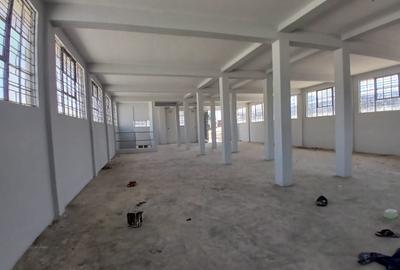 7,000 ft² Warehouse with Parking in Industrial Area - 3