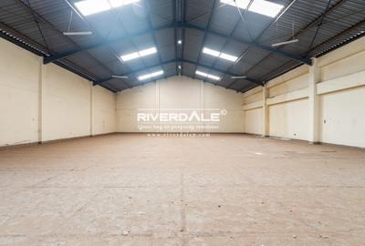 5,000 ft² Warehouse with Service Charge Included in Industrial Area