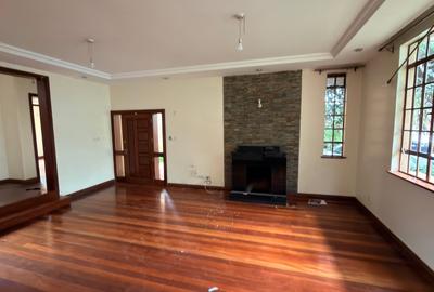5 Bed Townhouse with En Suite in Lavington - 3