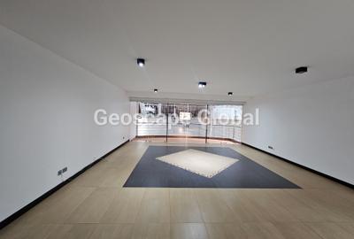 3 Bed Apartment with En Suite in Riverside