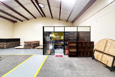 7,500 ft² Warehouse with Parking in Industrial Area - 4
