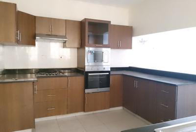 3 Bed Apartment with En Suite in Kilimani