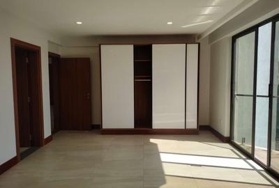 3 Bed Apartment with En Suite at Two Bedroom At 25M