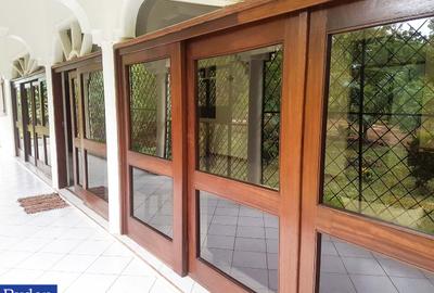 3 Bed House with En Suite at - 4