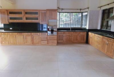 5 Bed Townhouse with En Suite at Westlands - 3