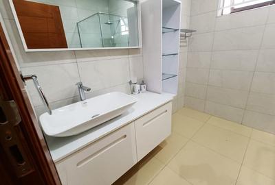 4 Bed House with En Suite in Runda - 4