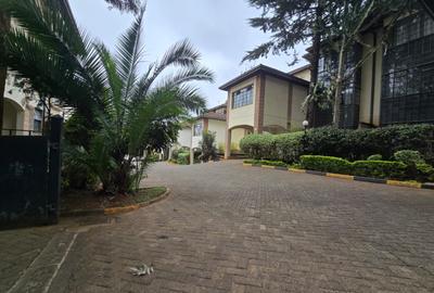 4 Bed House with En Suite in Lavington