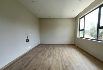 5 Bed Villa with En Suite in Lavington - 4