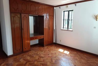 4 Bed House with En Suite in Runda - 4