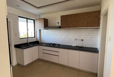 3 Bed Apartment with En Suite at Hatheru Road - 2