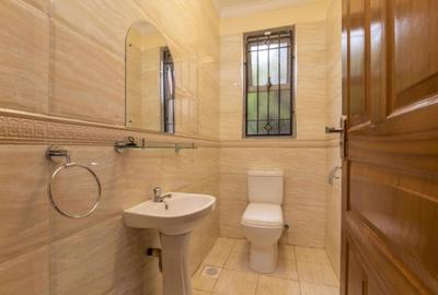 4 Bed House with En Suite in Runda - 2