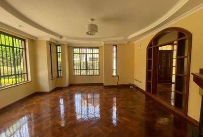 5 Bed Townhouse with En Suite at Lavington Rd