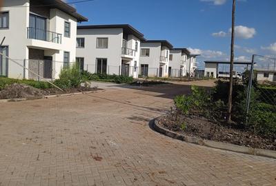 4 Bed Townhouse with En Suite in Ongata Rongai