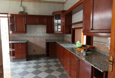 5 Bed House with En Suite in Thigiri