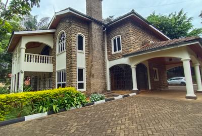 4 Bed House with En Suite in Hill View