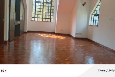 5 Bed Townhouse with En Suite in Lavington