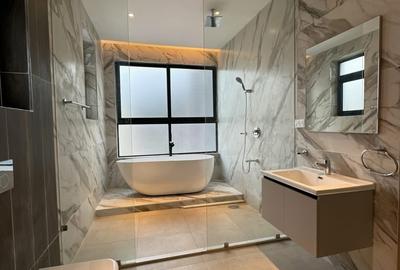 4 Bed Townhouse with En Suite in Lavington - 4