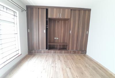 2 Bed Apartment with En Suite in Kilimani - 3