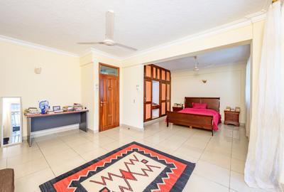 3 Bed Apartment with En Suite at Oceanic Road - 2
