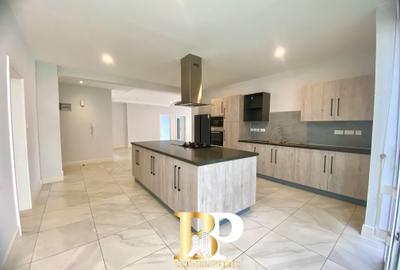 3 Bed Apartment with En Suite in Rhapta Road - 4