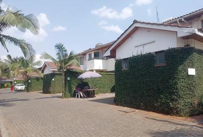 4 Bed Villa with En Suite at Near Kasuku Centre Nairobi