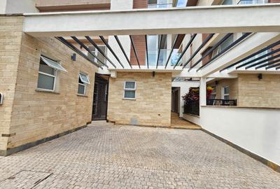 5 Bed House with En Suite in Lavington