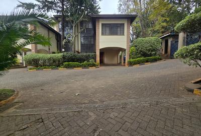 4 Bed House with En Suite in Lavington
