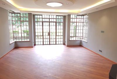 6 Bed Townhouse with En Suite at Lavington Green - 4