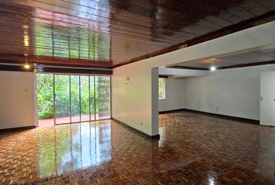 5 Bed House with En Suite in Lavington - 3