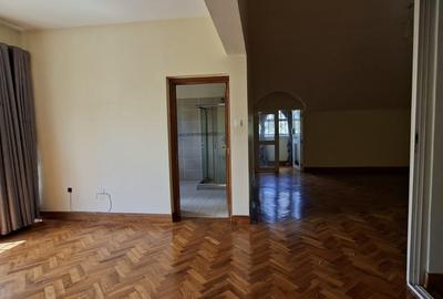 5 Bed Townhouse with En Suite at Spring Valley - 3