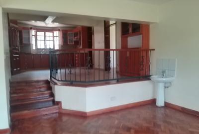 4 Bed House with En Suite in Runda