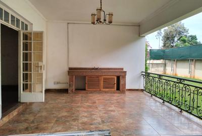 4 Bed Townhouse with En Suite in Lavington - 2
